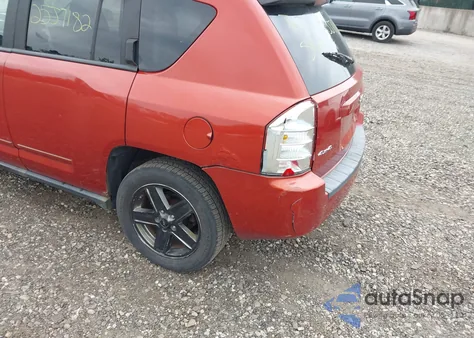 2008 Jeep Compass Sport z USA, uszkodzony, nr VIN 1J8FF47W88D710559